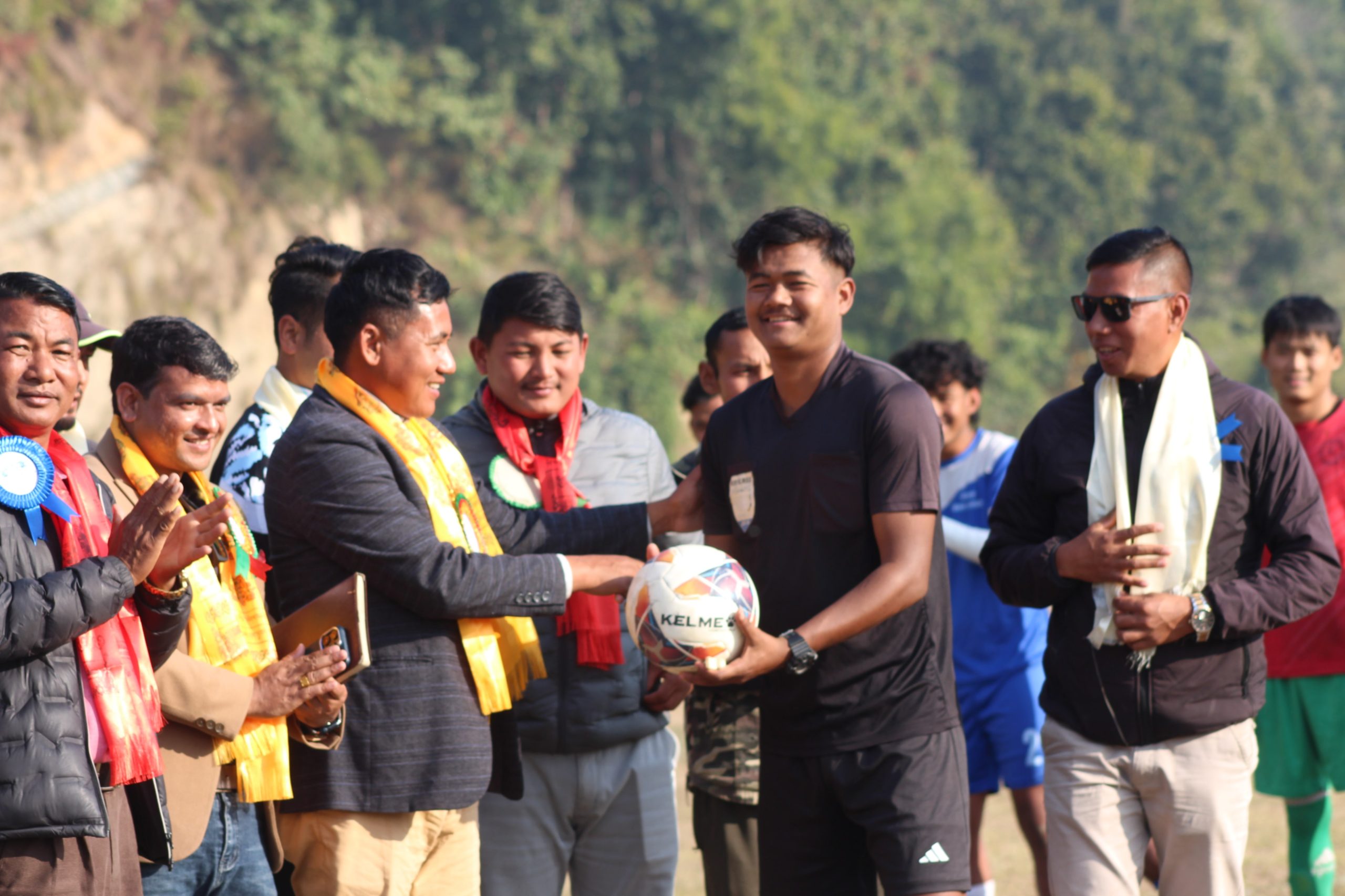 दोस्रो ल्होछार कप फुटबल प्रतियोगिता सुरु: आयोजकलाई हराउँदै गुम्बा टोलको विजयी सुरुवात